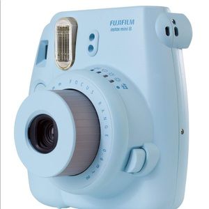 Blue Fujifim instax mini8 camera (comes with case)